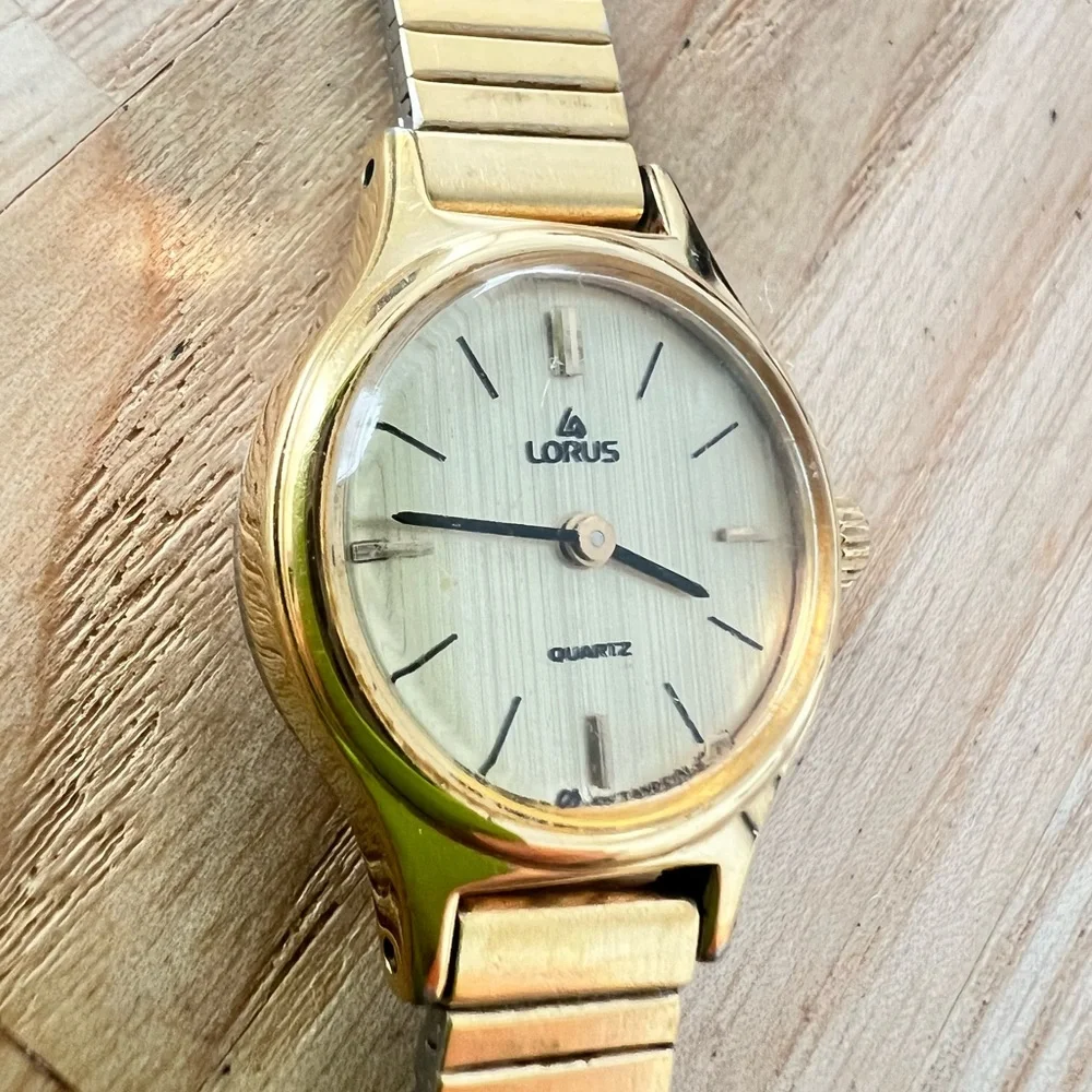 Vintage Lorus ladies gold tone dress Watch NEW BATTERY
